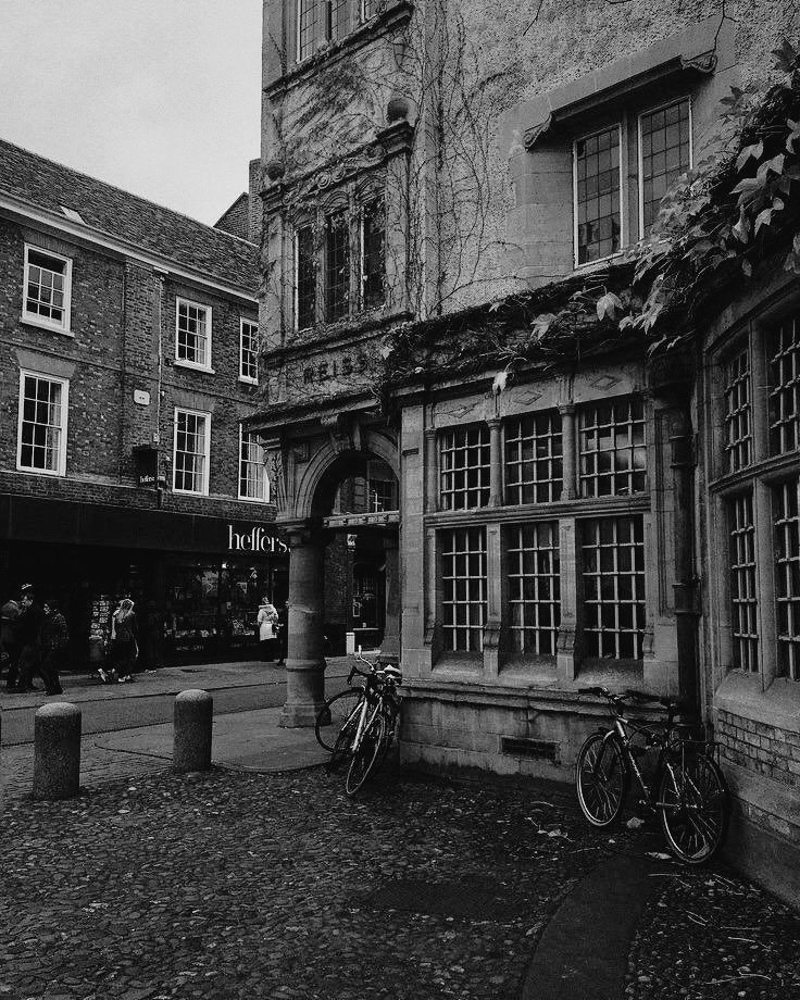 aycaxodc's tweet image. Bırak artık o şemsiyeyi,
Belki bu ıslandığın son yağmurdur..&apos;