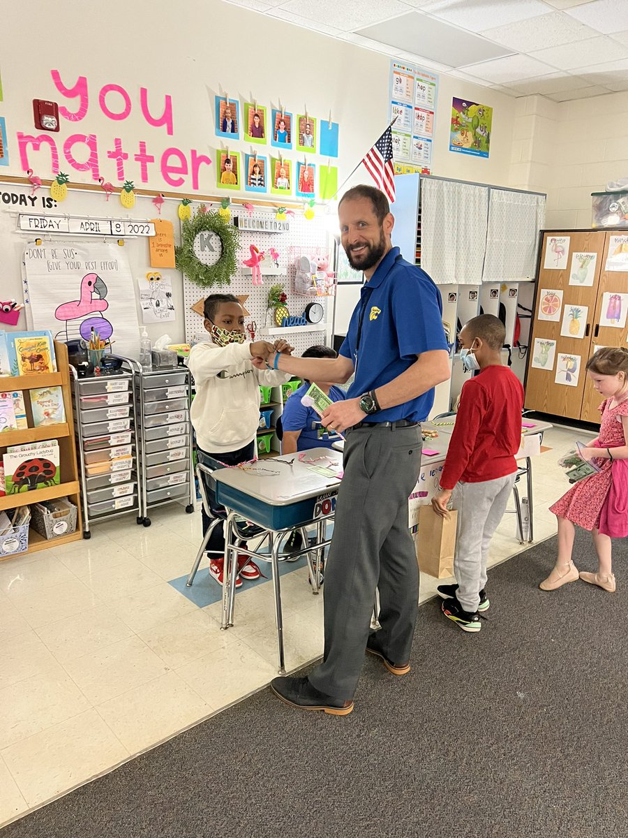 mrs_keadle's tweet photo. Our 2nd Graders worked so hard on their products for our Economics Fair! We loved getting to sell to our favorite Staff members! @cary_elementary @MrsBeard4th @MelieneB https://t.co/X00VnzMRWW