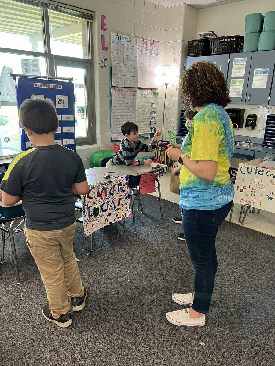 mrs_keadle's tweet photo. Our 2nd Graders worked so hard on their products for our Economics Fair! We loved getting to sell to our favorite Staff members! @cary_elementary @MrsBeard4th @MelieneB https://t.co/X00VnzMRWW