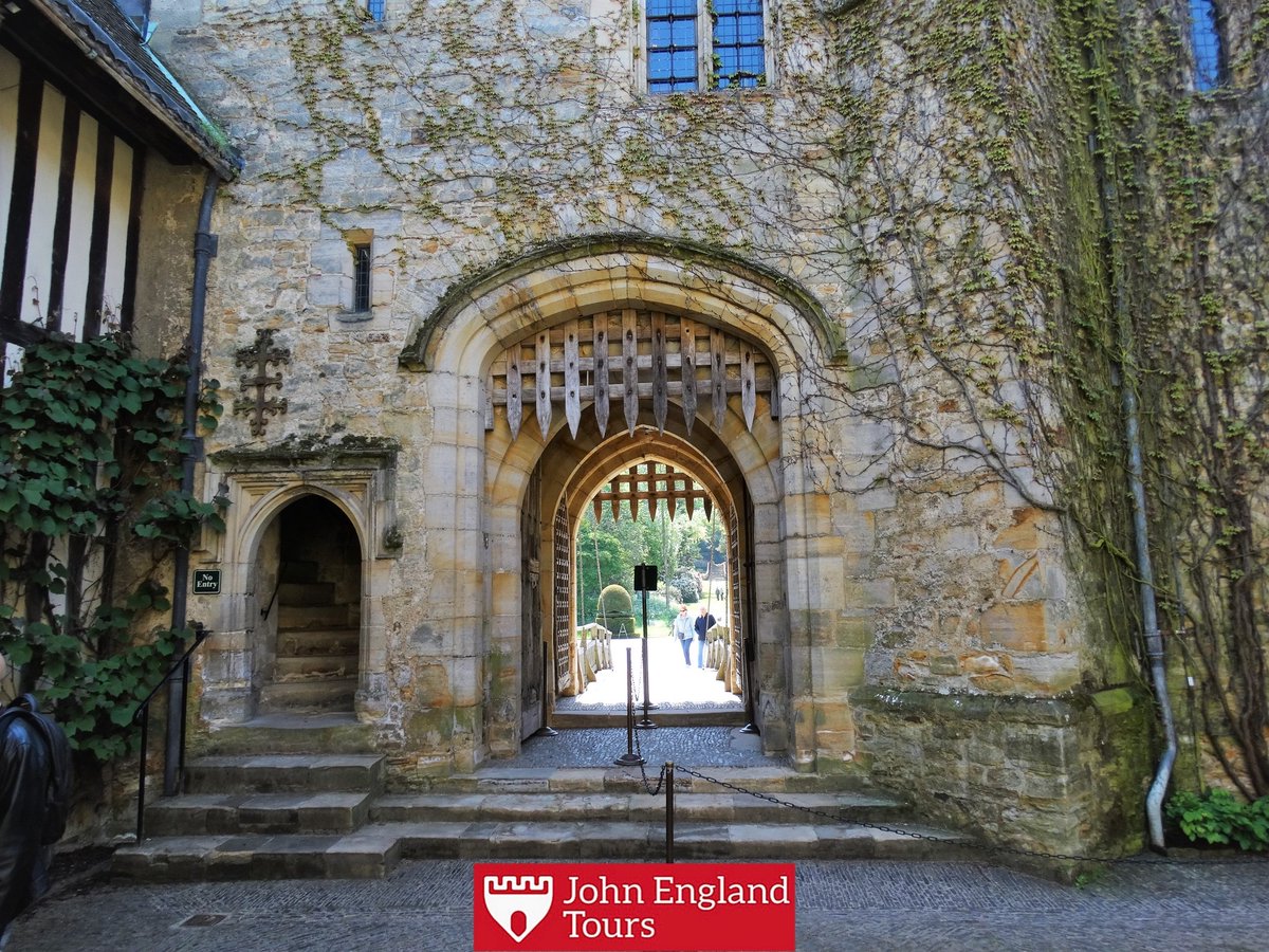 JohnEnglandTour's tweet photo. 'A Guide to Hever Castle.'
🏰Find out why Hever Castle, Kent, is so special and what they have planned this year.
➡️https://t.co/UBaygTQeWA
#hevercastle #anneboleyn #thetudors #bookofhours #becominganne #kinghenryviii
🏴#JohnEnglandTours #driverguide #privatetours https://t.co/piBt3TcfME