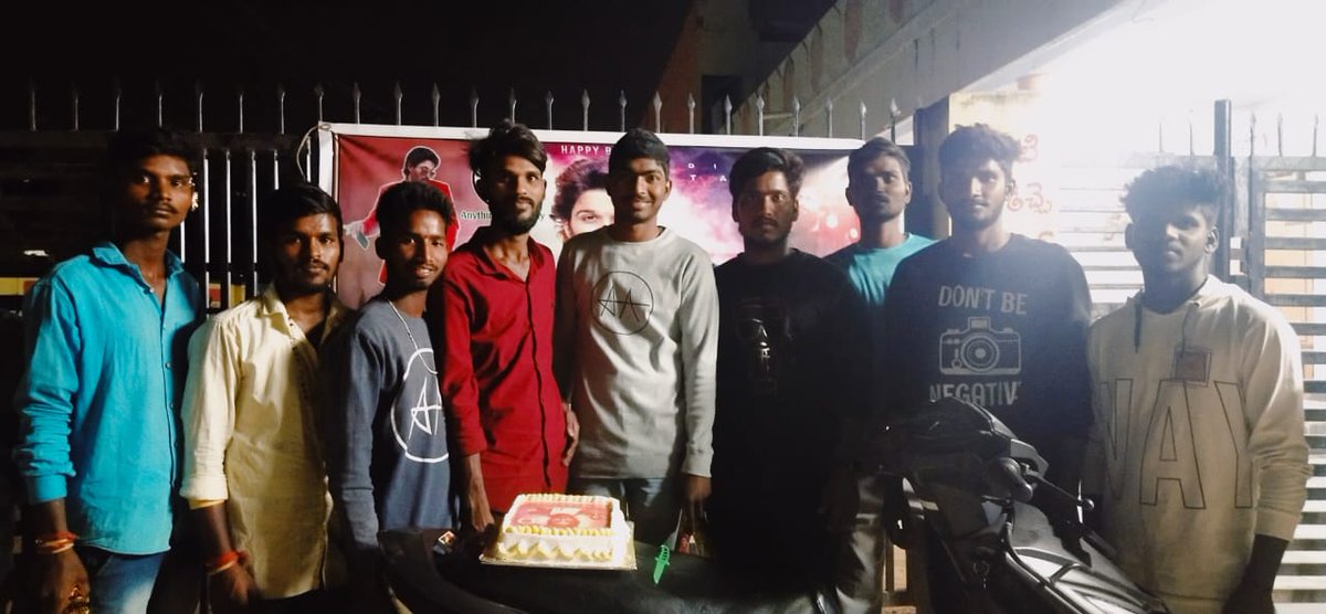 AAArmyMedak's tweet photo. Our Demigod @alluarjun Birthday celebrations by our Team❤️
Once again Happy birthday annaya
#HappyBirthDayAlluArjun https://t.co/hpnvOYJbR8