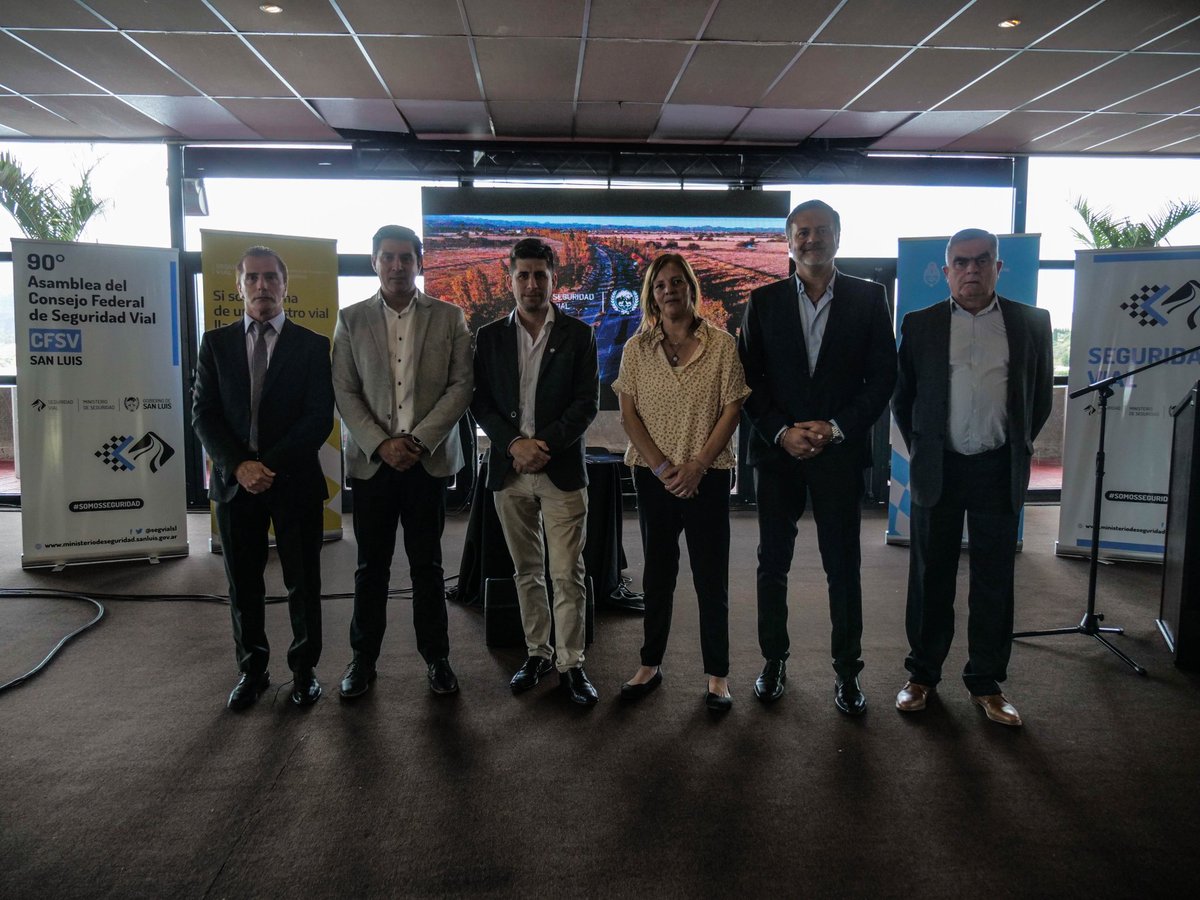 pgonza1969's tweet photo. Tuve el honor de representar a la Provincia del Chubut en el Consejo Federal de Seguridad vial que se realizó en la Provincia de San Luis, abordamos temas muy sensibles a favor de políticas públicas en materia de seguridad vial, algunos temas son https://t.co/QdUQENhgng