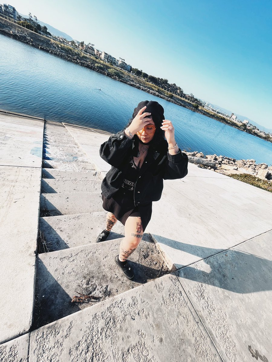 highcreatives's tweet image. Reminding y’all to go to the beach cause it’s fucken beautiful, ok byyeeee oh wait but also, I’ll have some naughty films on my site very soon! #highcreatives