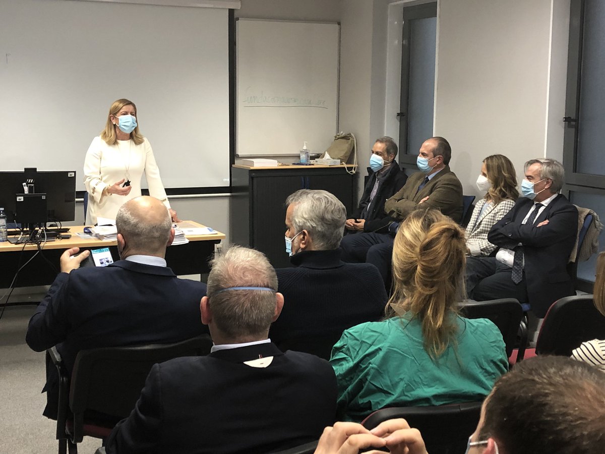 “Tenemos que poner al paciente en el centro y saber lo que necesita” <a href="/gsanchezantolin/">gloria s. antolin</a> en #leonesp en las Jornadas de Formación "Memoria asistencial efectiva y afectiva para las Unidades de #Dolor y Servicios de Anestesia" <a href="/sedar_es/">SEDAR</a> <a href="/JG_Anestesia/">Javier Garcia Fernandez</a> <a href="/Salud_JCYL/">Salud JCYL</a> <a href="/JoseJpfv/">jose pedro</a> <a href="/modefi/">"QUÉ TIENE QUE SABER MI JEFE"</a>