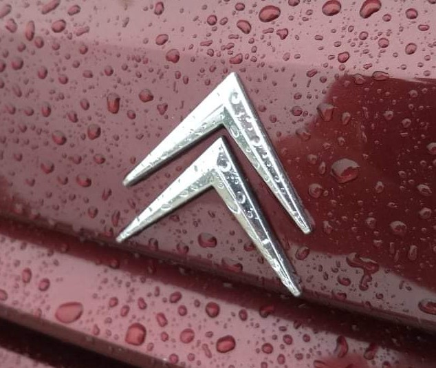 entirelyturbo's tweet image. 🤫

#noyoudidnt #yesidid #ivelostmymind #frenchcar #voiturefrancaise #rougemandarin #turbo #turbocharged #stickshift #3pedalsonly #savethemanuals
