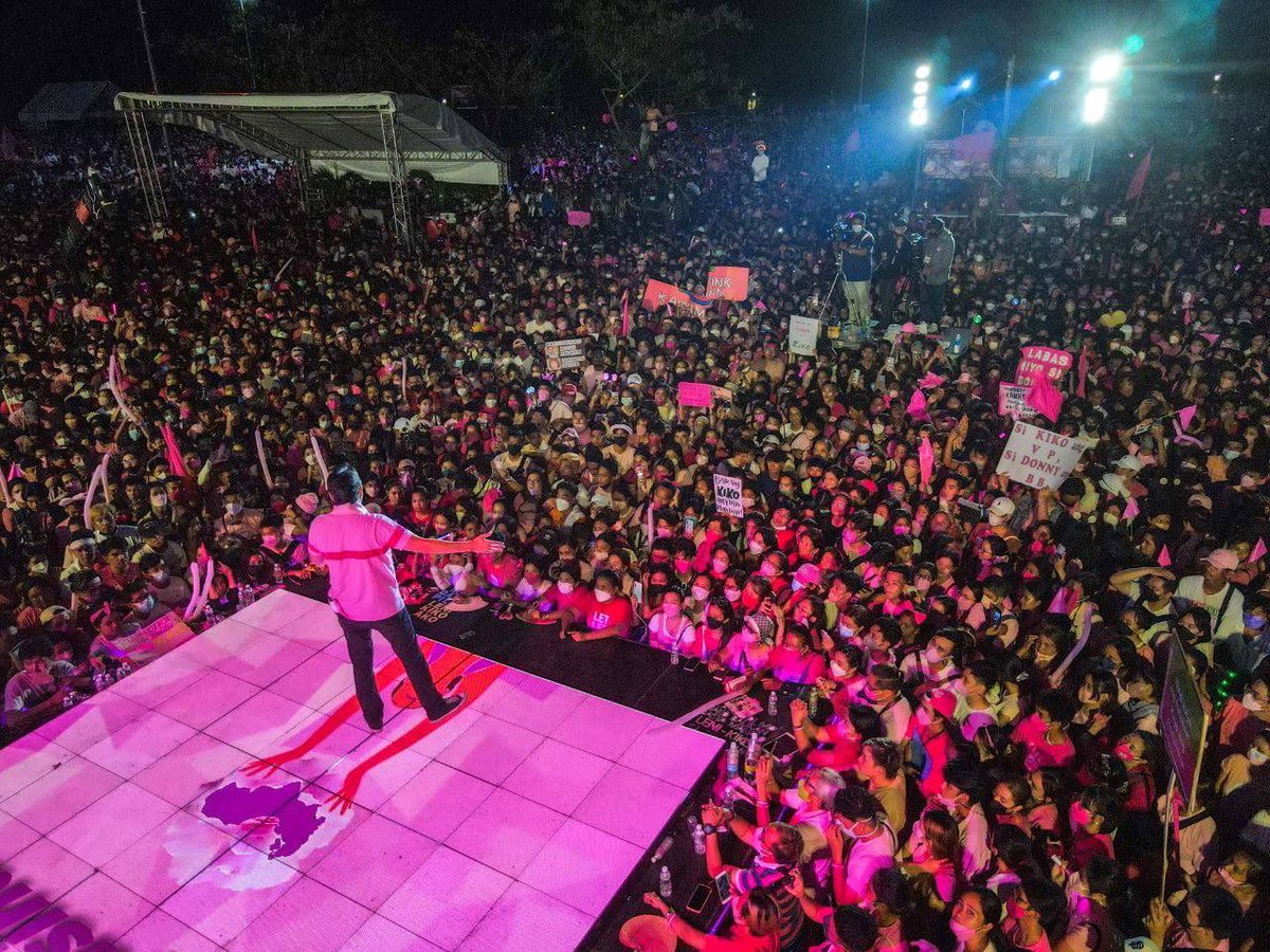 maracepeda's tweet photo. LOOK: Drone shots of the 76,000-strong “Kakampink” crowd in Dagupan City, Pangasinan during the Robredo-Pangilinan tandem’s grand rally. That’s more than double the size of the crowd when frontrunner Ferdinand Marcos Jr held rally in Bayambang. 📷 Jimmy Dasal @rapplerdotcom https://t.co/Dm68SxllWR