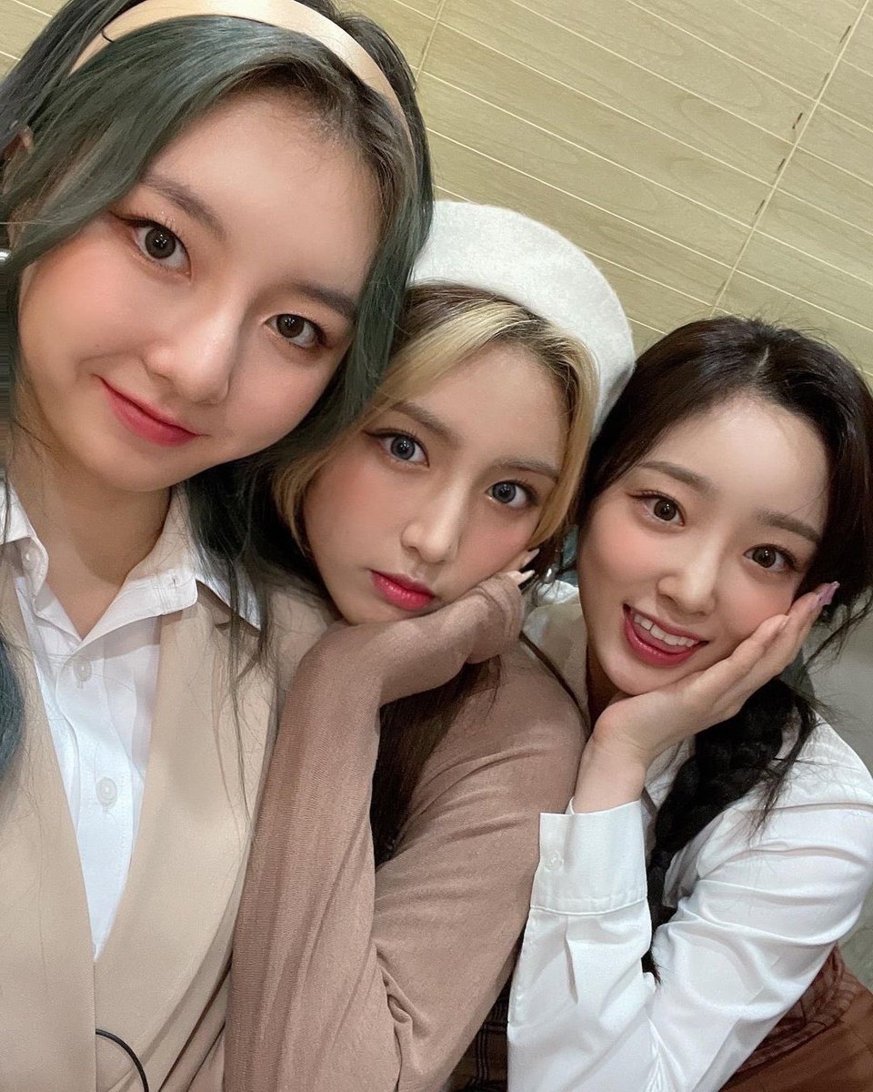 lightsumpics's tweet photo. (3)
#HINAmonroll_SpringBirthday
#봄에_핀_첫사랑꽃_히나날
#주현이의_열아홉번째봄
#HappyBirthdayToJJU https://t.co/AotnuyZ300