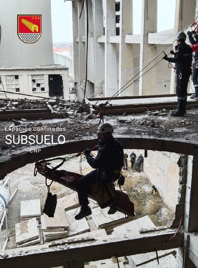 DavidUESubsuelo's tweet photo. Finalizado el curso de Rescate Terrestre impartido por la UME. Dos funcionarios de la SOC de Subsuelo han participado en el curso incrementando las capacidades técnicas como formador de formadores.

#UESubsuelo #subsuelo #UME https://t.co/NnJIqjvZo2