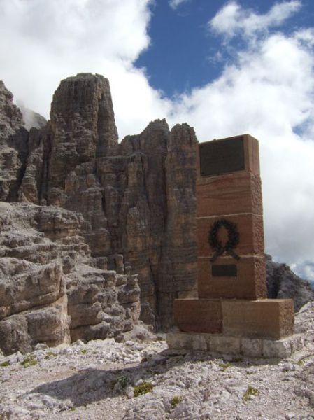 andyblanck1's tweet photo. @masaccio60 the cippus on the #Tofane where he was really hit and his tomb in the military memorial of #Pocol, Cortina d'Ampezzo. https://t.co/fMC3pSD1xL
