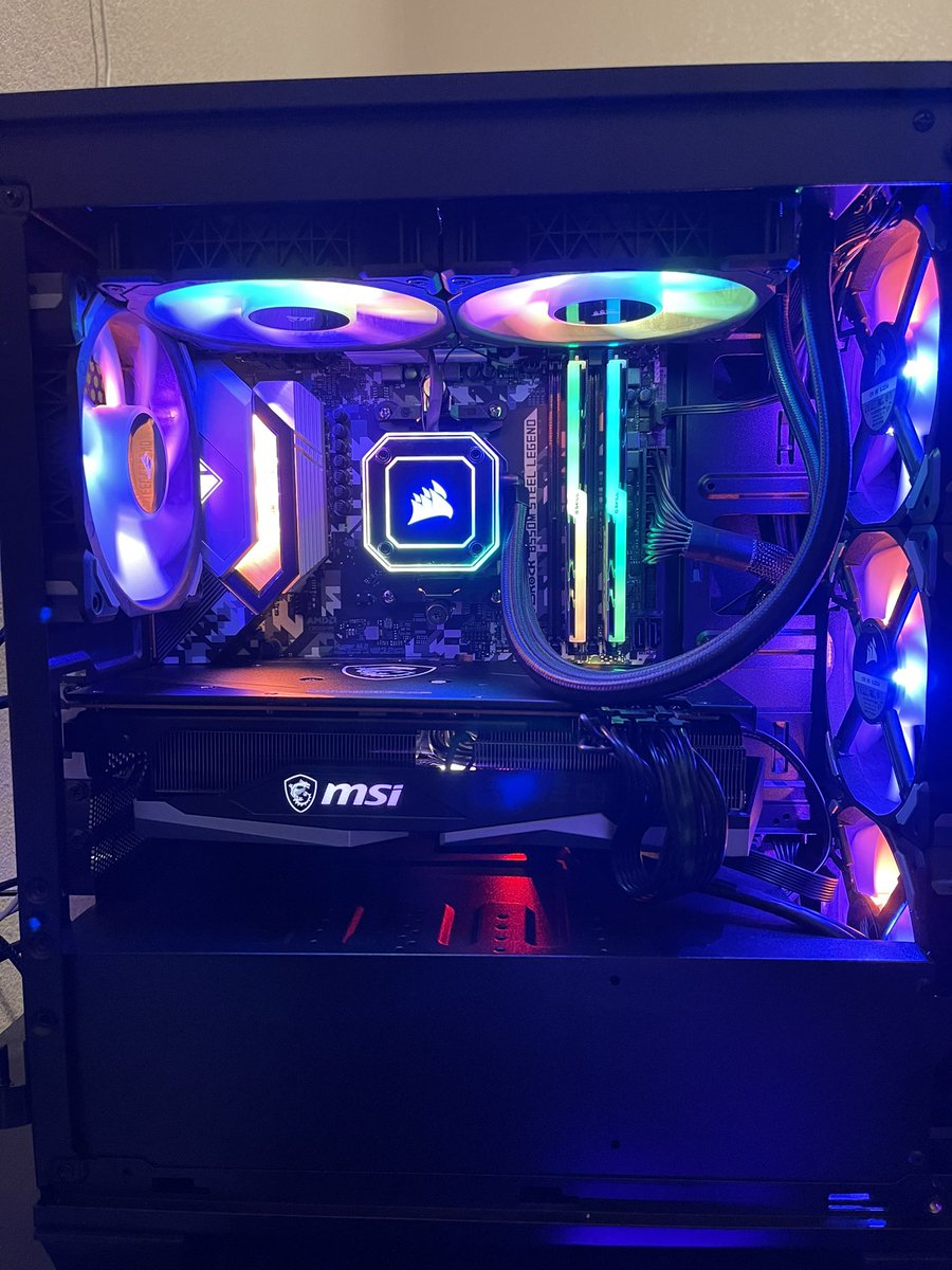 Trixx___'s tweet photo. Another satisfied customer🥵  @JwaVVy__  Ryzen 7 3800X and a 6700XT from MSI. Lmk if y’all need one😎 also getting into PC optimization to add to my builds https://t.co/vmTgLNzCKJ