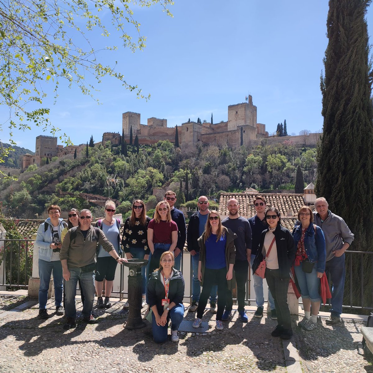 Hoy, nuestra guía Sabina ha enseñado la ciudad a un grupo de visitantes que ha disfrutado con ella de los rincones más bonitos de Granada. 

Si te apetece conocer la ciudad de la mano de nuestros guías, reserva tu tour con nosotros aquí: walkingranada.com
