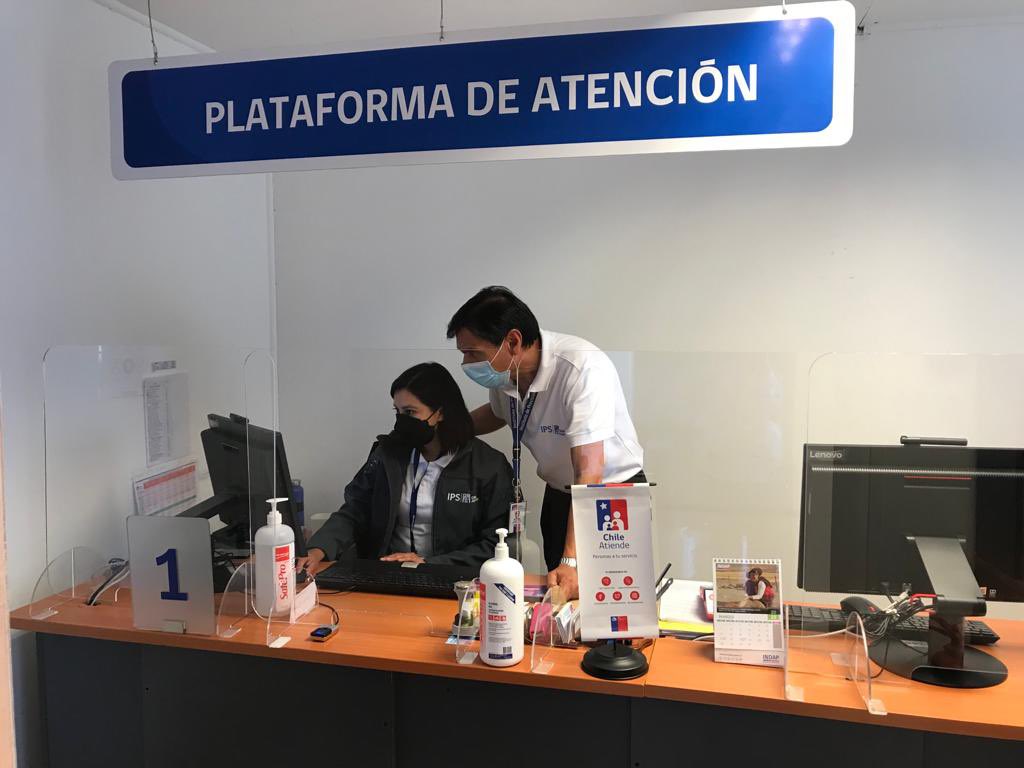 IPSTarapaca's tweet photo. La Directora @PBoyardi junto al Jefe CAPRI #Iquique visitaron hoy las dependencias de #PozoAlmonte para entregar EPP 😷 y acompañar y entregar lineamientos a la Coordinadora de Sucursal, Romina Villarroel, con el objeto de mejorar nuestra gestión y atención a usuari@s 👏🏻👏🏻 https://t.co/aPI9sn6KvI