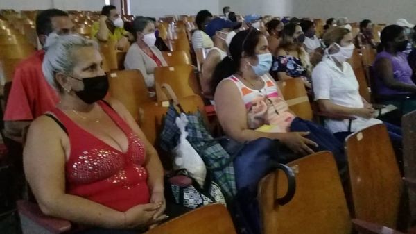 TelePinar's tweet image. 🗣️Inició balance del trabajo desarrollado durante el 2021 en la #ANSOC en #MinasdeMatahambre. Yoel Luis Ramírez Hernández, vicepresidente de la #ANSOC en #PinardelRío explicó las carencias que experimenta la provincia. 
#VamosConTodo #Cuba 
✍️📸Radio Minas