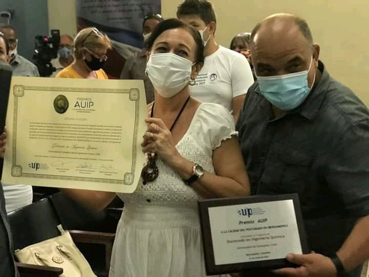 uc_camaguey's tweet photo. 🏅Con la presencia del Dr. C. @jsaborido50 y nuestro Rector Dr. C. @ChoyLajes, se hace entrega oficial de la ratificación de ser #PremioAUIP a la Calidad de #Postgrado en #Iberoamerica, a los Doctorados en Pedagogía e #IngenieriaQuimica y la Maestría en #InformaticaAplicada.👏🔝 https://t.co/fcWPeeJNfd