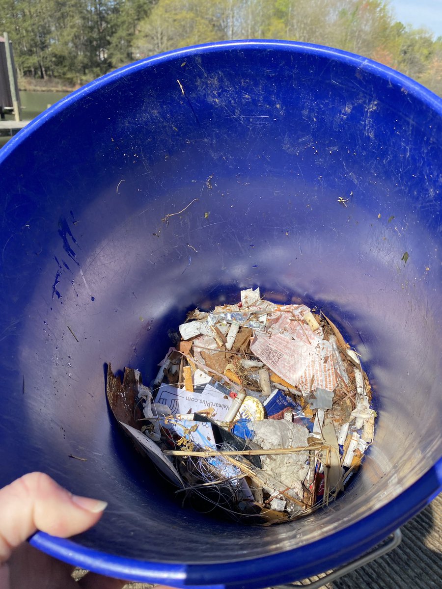 alisonrauch's tweet photo. Grabbed lots of cigarette butts 🚬 , plastic bottle caps and small wrappers from Lake Robinson in Greer. @UpstateForever #CleanUpstateForever #communitycleanupchallenge https://t.co/pb7E9NgZiv
