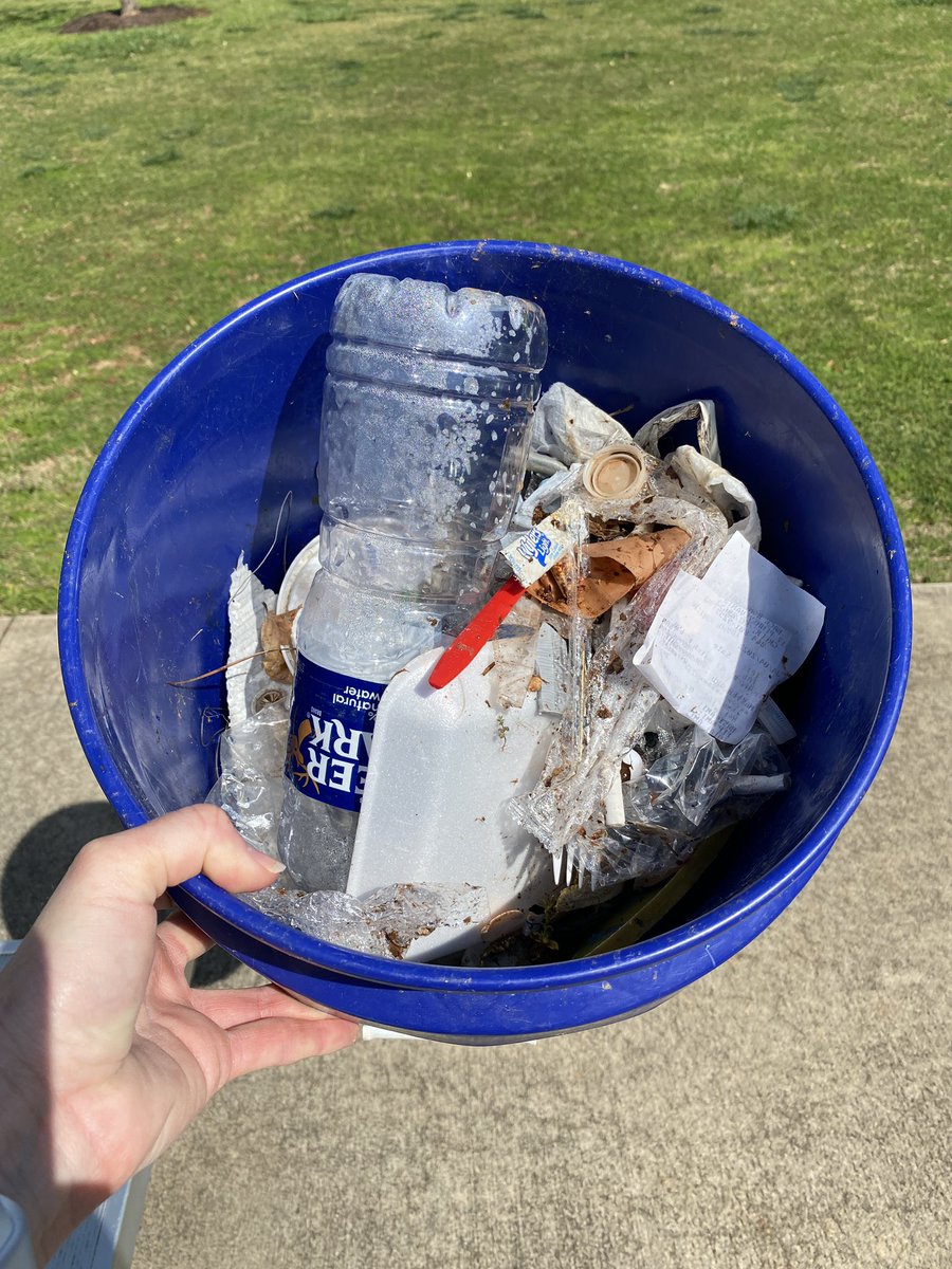 alisonrauch's tweet photo. Grabbed lots of cigarette butts 🚬 , plastic bottle caps and small wrappers from Lake Robinson in Greer. @UpstateForever #CleanUpstateForever #communitycleanupchallenge https://t.co/pb7E9NgZiv