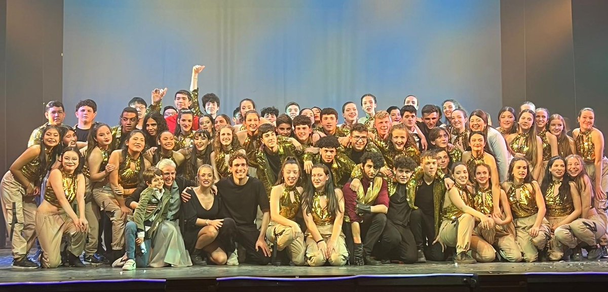Laura_ln2013's tweet photo. @nazaretoporto Felicides a todos los que lo habéis hecho posible . Sois un gran equipo .#Elguardaespaldas #teatromusical #orgullodehijos #momentosenfamilia https://t.co/3Wa7XfBgbs