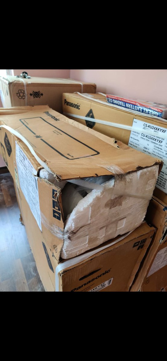 bidutwits's tweet photo. @GreatEasternRet ChinarPark deliverd 2 @PanasonicIndia AC in this state. They r nt replacing &amp; forcing us to pay around Rs 2.5k for instalation of each AC which was a hidden rate. Even the technicians didnt want to open such broken boxes &amp; they sent images to Panasonic Service. https://t.co/9GDJjDkzqE