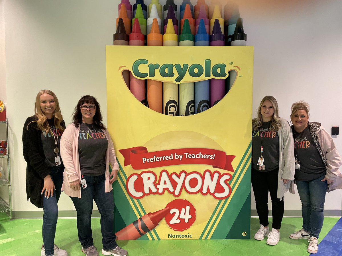 Having a colorful day at our kindergarten field trip!! <a href="/LisaLindsey28/">Lisa Lindsey</a> <a href="/sheri_nellis/">Sheri Nellis</a> <a href="/BrookeRabe1/">Brooke Rabe</a> #Reevesachieves