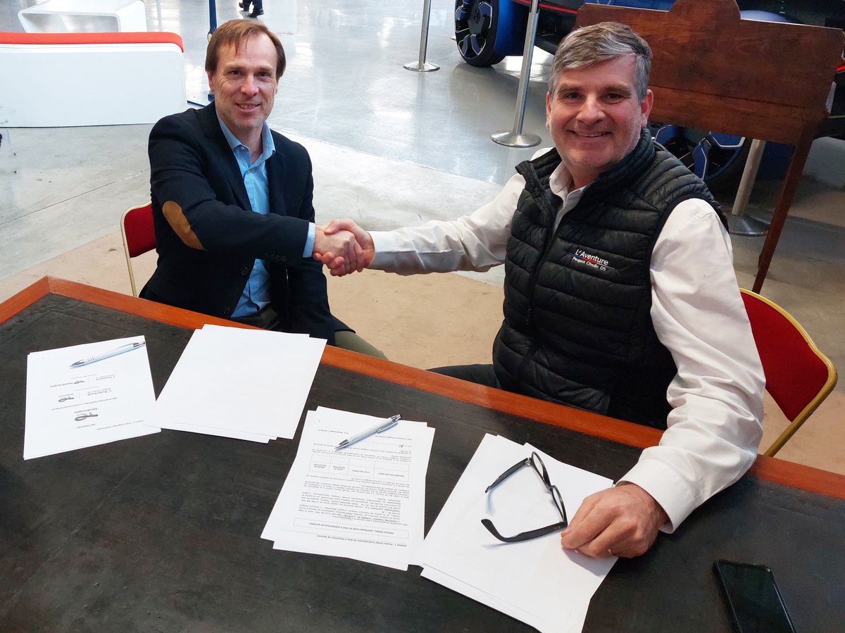 CitroenHeritage's tweet image. L’Aventure #Citroën remercie #TotalEnergies pour son soutien de longue date pour aider notre #association dans sa mission de préservation et de valorisation du #patrimoine. Tout un symbole, ce #partenariat a été signé sur le bureau d’André Citroën au Conservatoire.