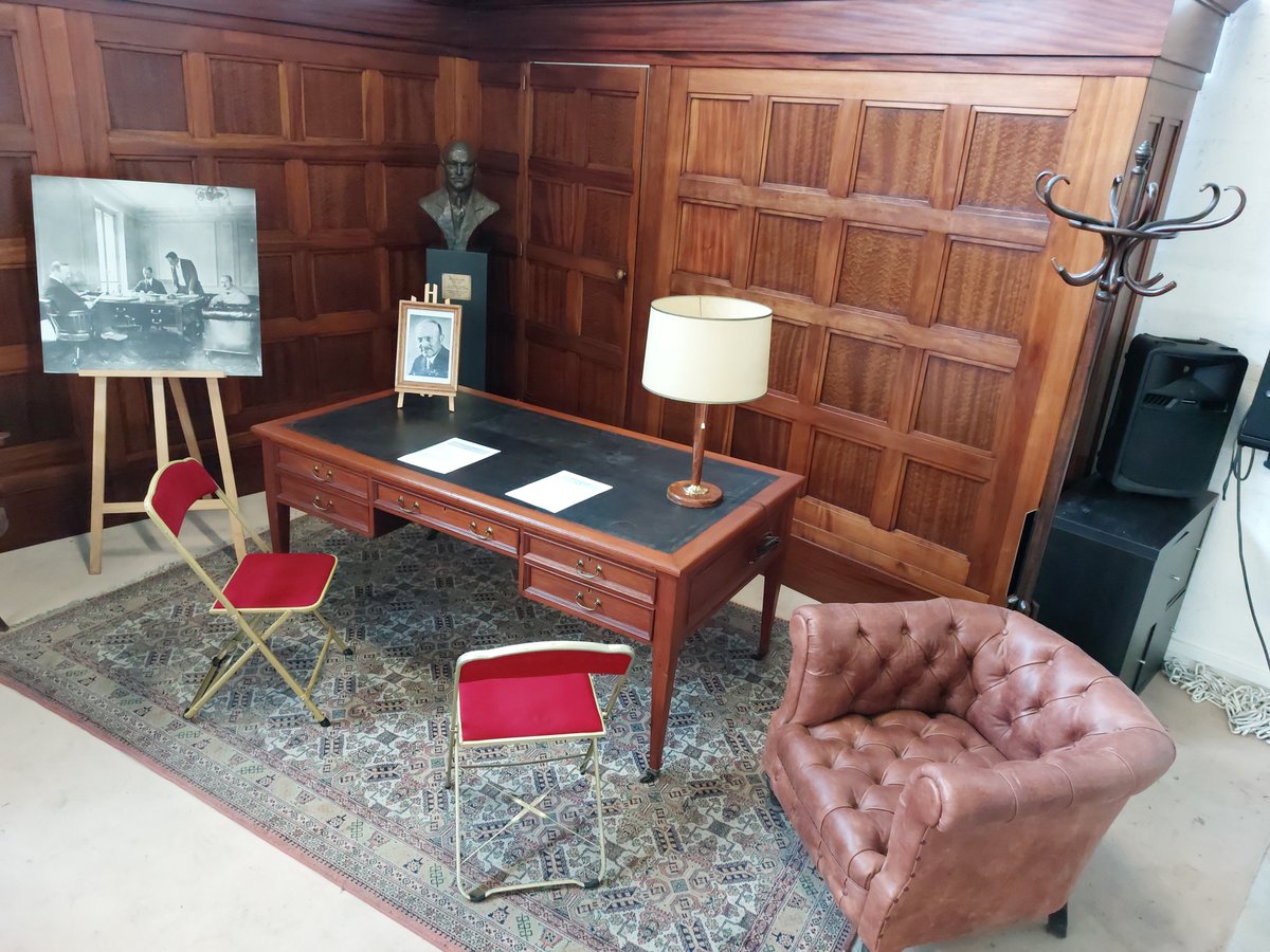 L’Aventure #Citroën remercie #TotalEnergies pour son soutien de longue date pour aider notre #association dans sa mission de préservation et de valorisation du #patrimoine. Tout un symbole, ce #partenariat a été signé sur le bureau d’André Citroën au Conservatoire.