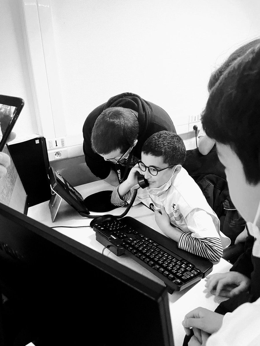 Appeler - Masser - Defibriller! Merci aux étudiants en med3 des  #GQS qui ont permis à des enfants de 7ans et plus de connaître cet algorithme et de le comprendre. Expérience de dingue aujourd’hui avec la visite du <a href="/SamuNord/">SAMU du Nord</a>! @medecine_Ulille <a href="/P_Amouyel/">Philippe Amouyel</a> <a href="/VromantA/">Vromant Amélie</a>