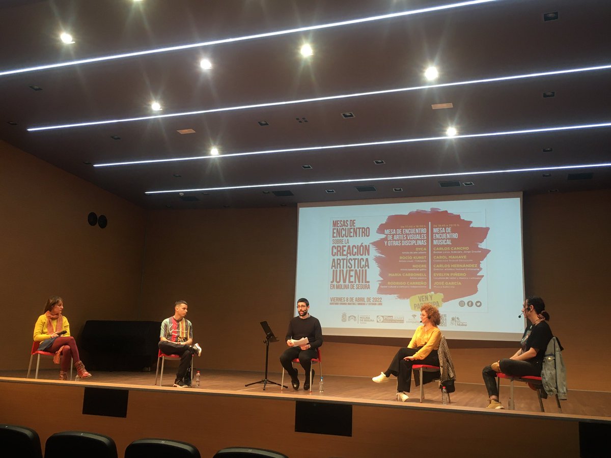 juventudmolina's tweet photo. Comenzamos la mesa sobre la creación artística juvenil en #MolinadeSegura con @NortesSoledad y como ponentes #RocioKunst #Mariacarbonell #Dyca #Nocre y #RodrigoCarreño en #MolinadeSegura https://t.co/2RTuw4yIGV