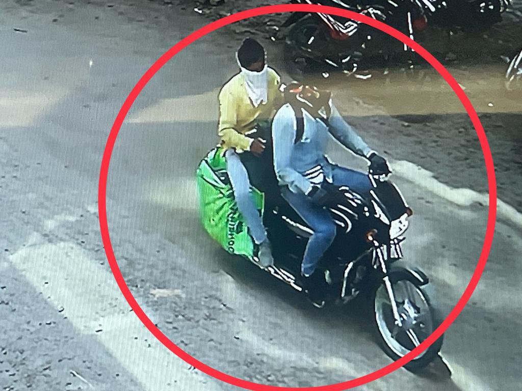 आमजन से अपील एटीएम वैनकर्मियो के साथ 2 करोड़ 62 लाख की हुई लूट मामले मे आरोपियो के खिलाफ पुख़्ता सूचना देने वाले को रोहतक पुलिस द्वारा दिया जाएगा 2 लाख Rs.का ईनाम
सूचना देने के लिए मो.न. DSP विनोद 7082999104, SHO अर्बन एस्टेट  7082999122, CIA-1 7082999112 व CIA-2 7082999113 पर दे