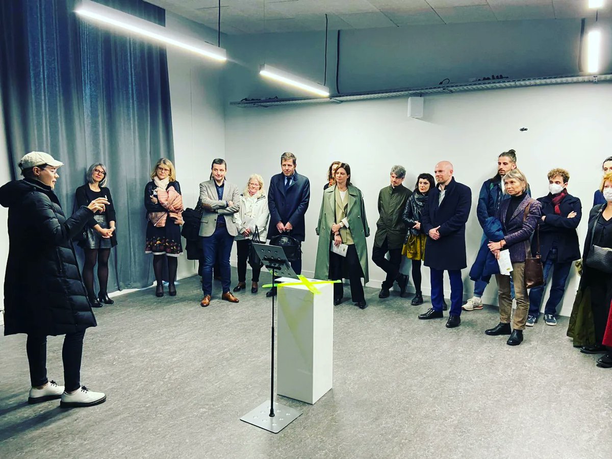 Univ_St_Etienne's tweet photo. Second temps fort de ce vernissage, avec la visite officielle des installations artistiques ; entre art, design et innovation technologique.
#art #design #technologie #biennaledudesign #BiennaleDesign22 https://t.co/klctQH54Dd