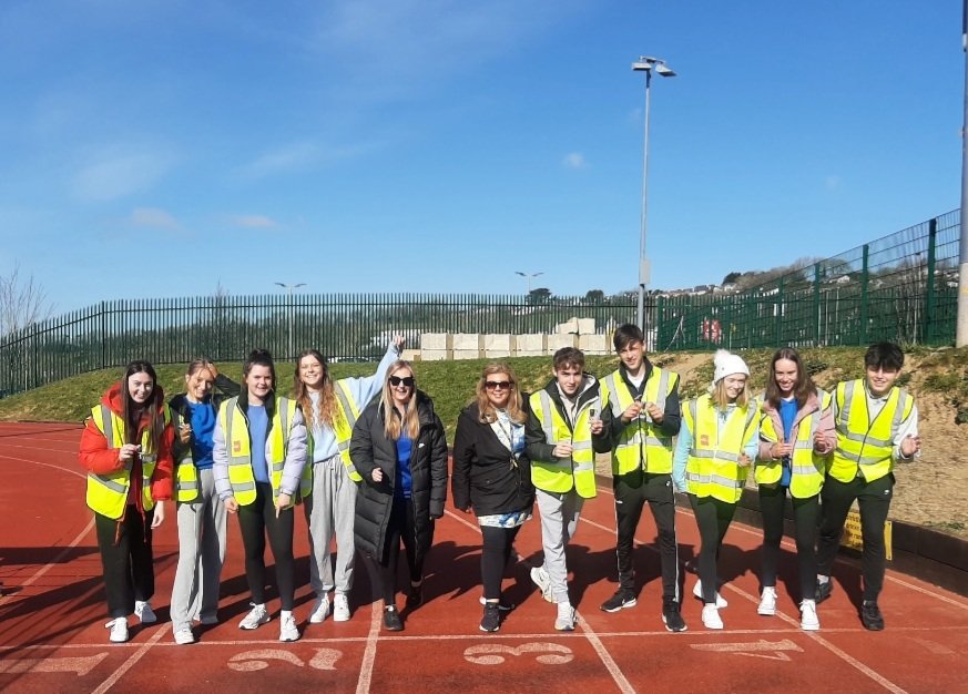 A great way to end term with a Rebel Mile <a href="/RM_Heffernan/">Rob Heffernan OLY</a>. Staff &amp; students out on the track exercising &amp; having fun. The staff relay was the main event with a tight finish down the home stretch. Thanks to the brilliant Bank team for organising this event <a href="/KinsaleComSch/">Kinsale Community School</a>