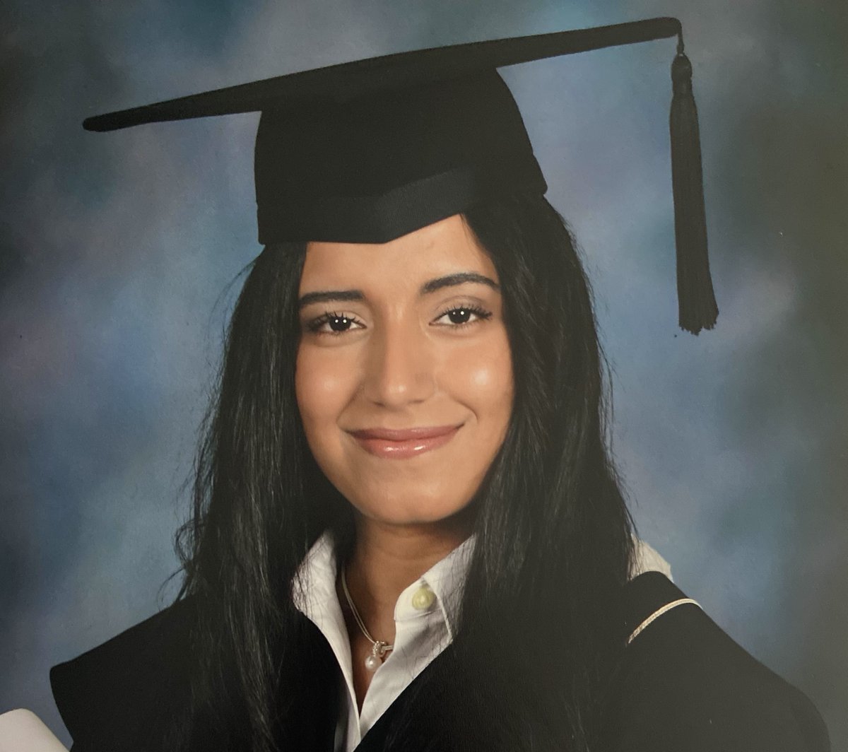 UTMBiology's tweet image. #FiveFriday
5 words to describe Sara El-Galmady (@sara_e.25 Insta), 2020 #UTMBiology Alumna
Ambitious
Empathetic 
Creative 
Kind
&amp;amp; Optimistic 

Read her story: zcu.io/ArCk 

#Alumni
#AlumniSpotlight
@jlevmail 
#UTMProud