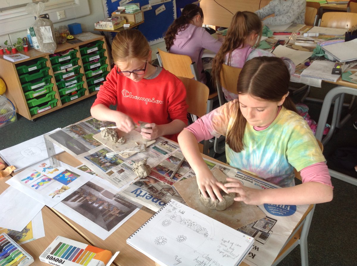 Foxes_Class's tweet image. We've had a great day today letting out our artistic side. The theme today was 'Think Like an Artist'. There were no limits or restrictions and children could choose what to make and how to make it. It's been great to see everyone's creative process at work.