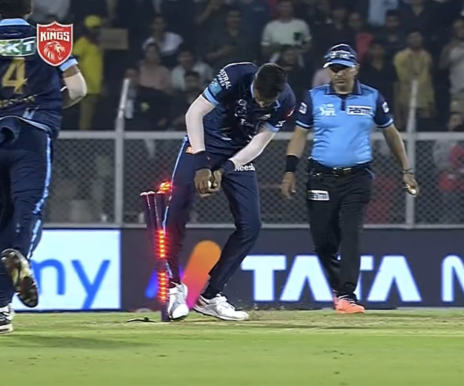 cric8addictyash's tweet photo. Is Sachin Tendulkar was the third umpire taday ? 😂
#IPL2022 #ipl https://t.co/tDUpleQsu2