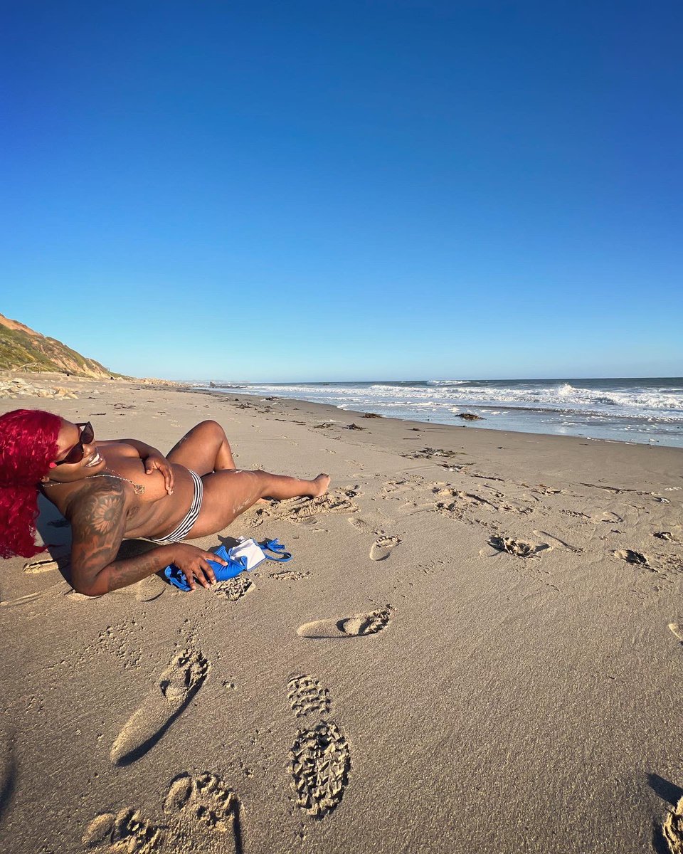 muneca_black's tweet photo. Post a pic or (GiF) of where you want to have sex next #beachvibes #beachbum #nudebeach #blackgirls #babygirl #calivibes #girls #badgirl https://t.co/yaDQi6Sd5h