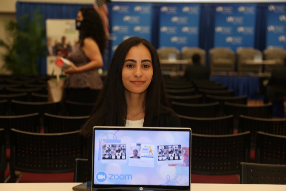 MDCPS's tweet photo. Celebrating the 7th consecutive year of the Summer Youth Internship Program & the opportunity it provides @MDCPS students to connect with local businesses, gain hands-on work experience & develop critical skills. To learn more, visit https://t.co/rSL2OAdTxy. #MiamiInterns #SYIP https://t.co/8OE2klfzVi