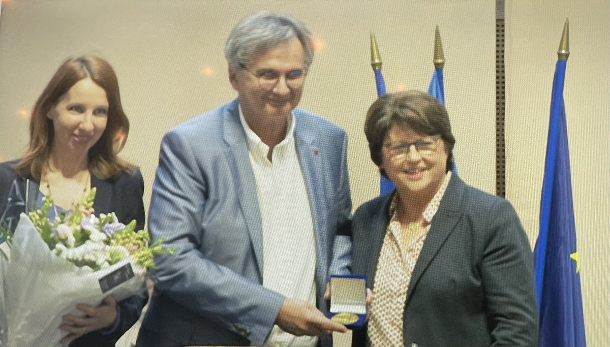 JeanLoupLemaire's tweet photo. #EnConseilMunicipal #MédailleDeLaVille #PatrickGoldstein #Samu59 #Kharkiv 🇺🇦 https://t.co/U1yBww0Rcx