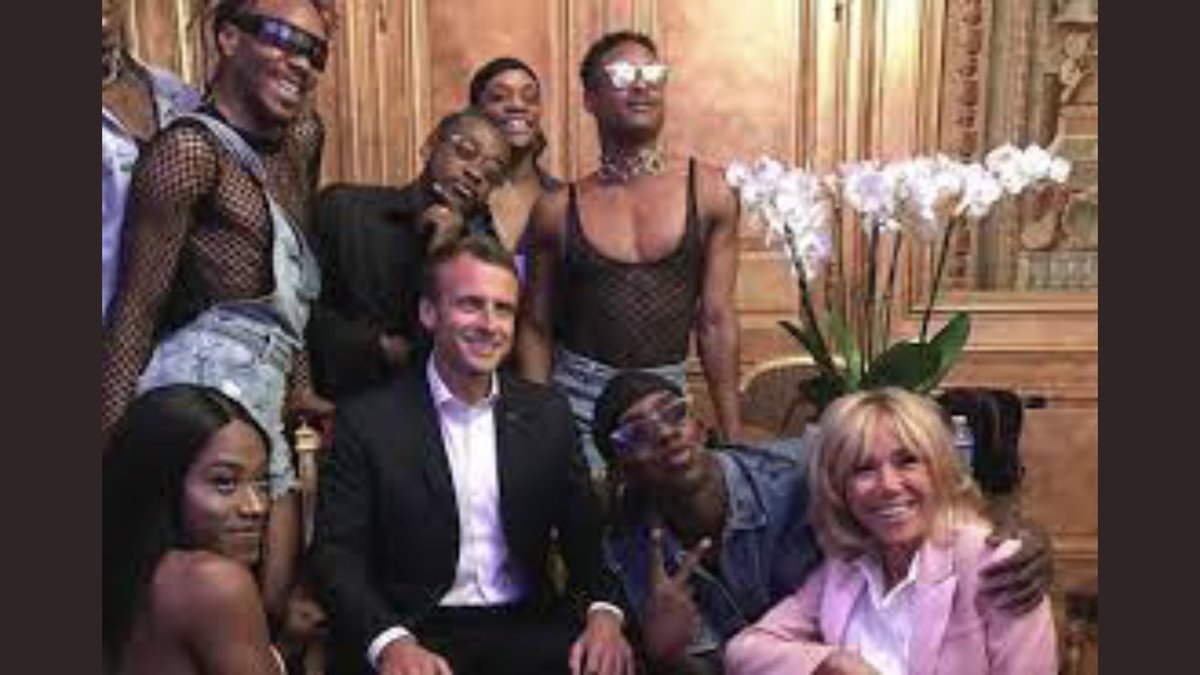 PhilippeMurer's tweet photo. Macron, c’est la décadence à l’Elysee.
Plus jamais ça.
#ToutsaufMacron https://t.co/V3sTIC9d9M