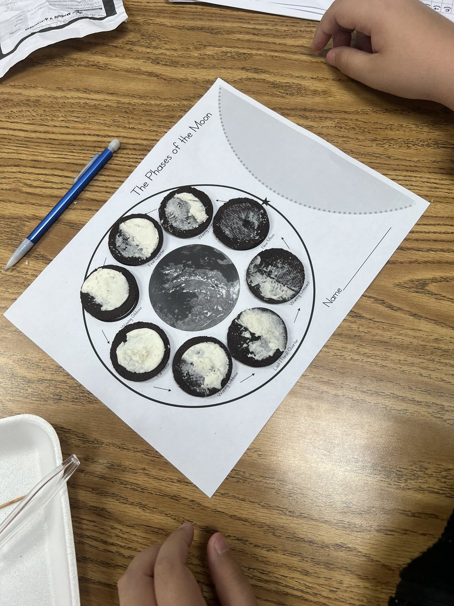 5th grade Dual Language Students using Oreos to create models of the phases of the moon. #duallanguage #oreos #5thgradescience #WDE <a href="/AlvinISD/">Alvin ISD</a> <a href="/AlvinISD_EL/">Alvin ISD EB & Cultural Service Department</a> <a href="/WaltDisneyElem/">Walt Disney Elem</a> <a href="/AlvinISD_SCI/">AlvinISD Science</a>