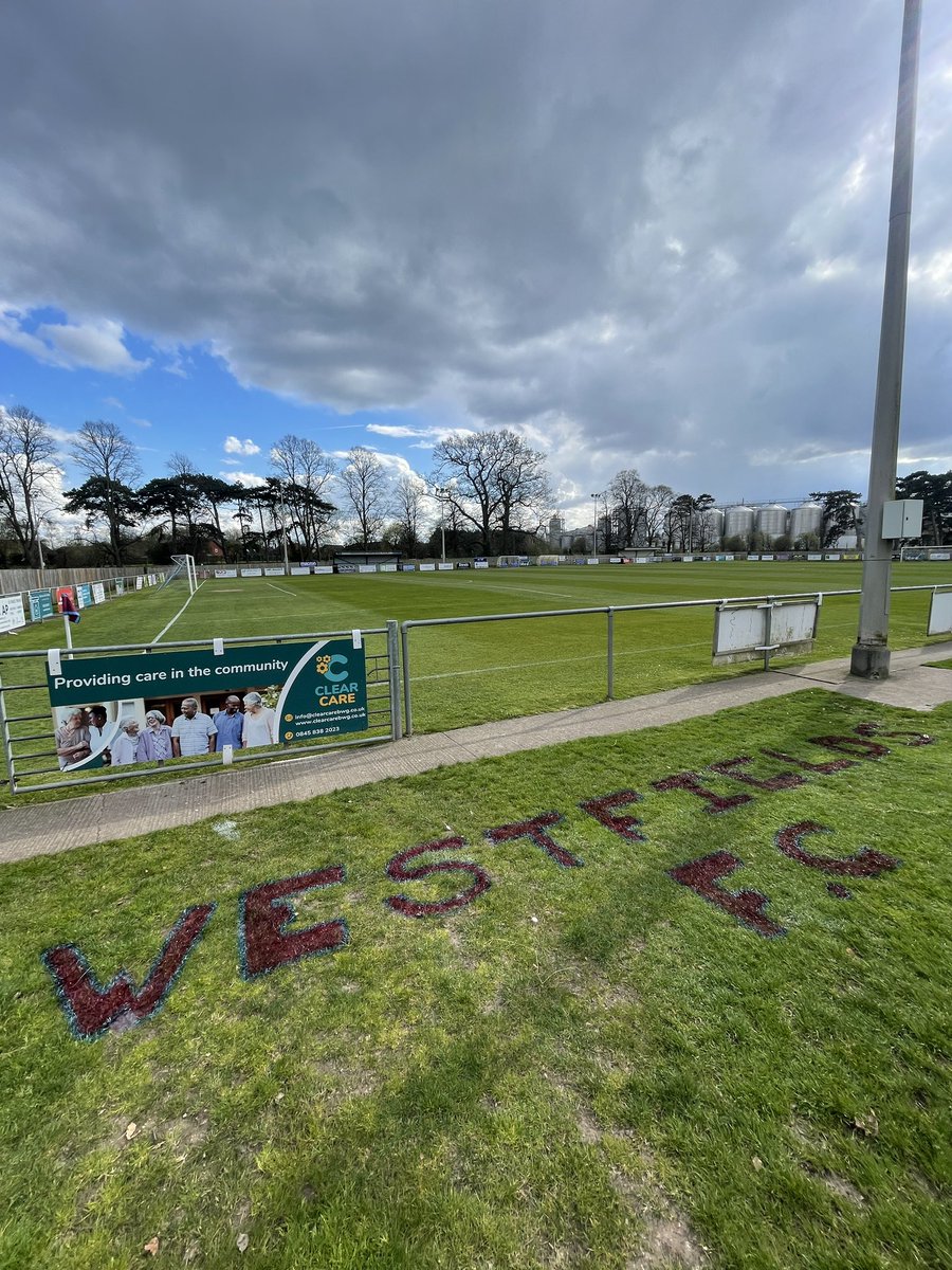 joeeemdavis's tweet photo. Penultimate home game at the park for @Westfieldsfc1 - I even treated them to an end of season surprise ๐คฃ (last pic) https://t.co/qibAswWXi2