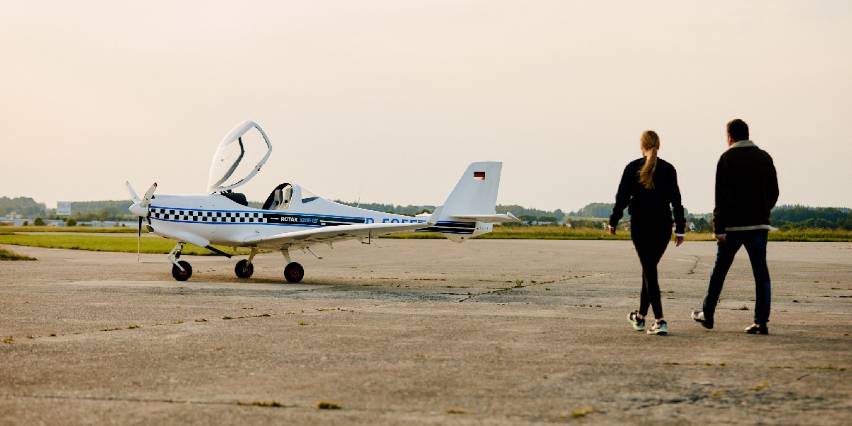flyrotax's tweet photo. This #FeatureFriday is all about YOU! Thank you for making the aviation world a brighter place.
Post a pic with you and your plane, your dream configuration on the Rotax engine configurator or your favourite memory of flying, tag us ➡️ we will repost!
#rotax #aviation #flyrotax https://t.co/CKincpbNq8