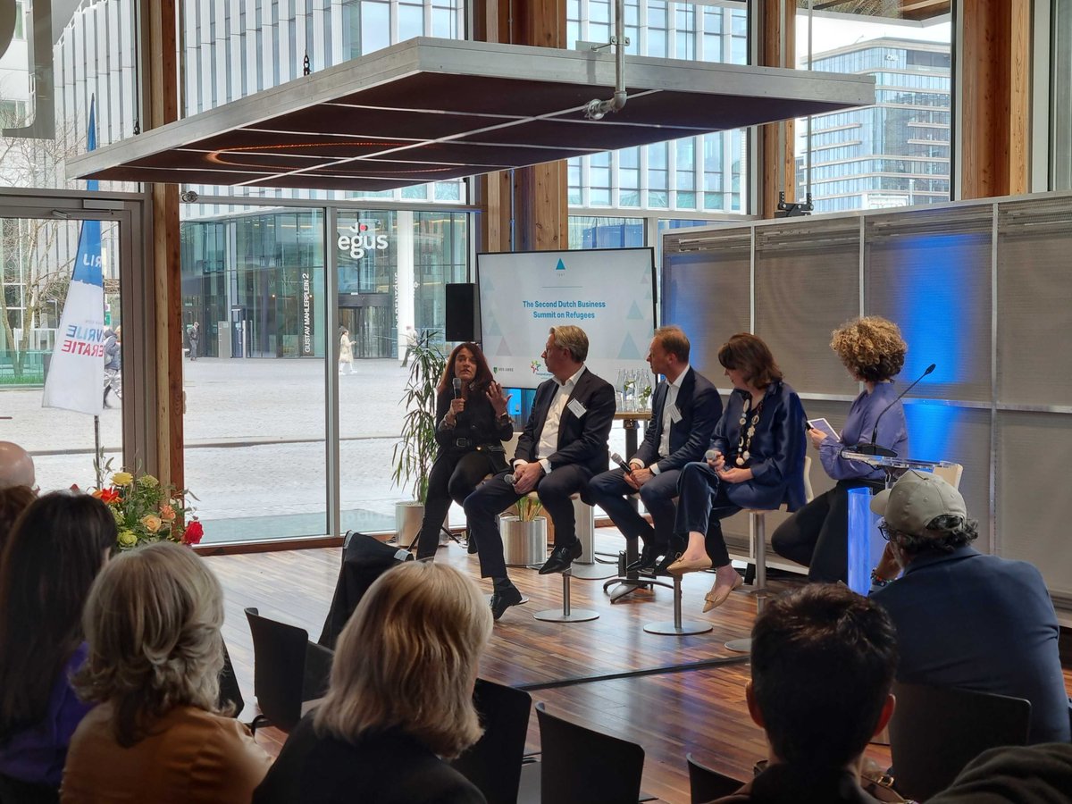 Onze Nederlandse partners maken nu hun nieuwe commitments bekend. De 13 bedrijven zeggen toe om bijna 22,000 vluchtelingen te helpen de arbeidsmarkt te betreden. Alleen samen zorgen we ervoor dat vluchtelingen economisch integreren in hun nieuwe thuisland. #WithRefugees