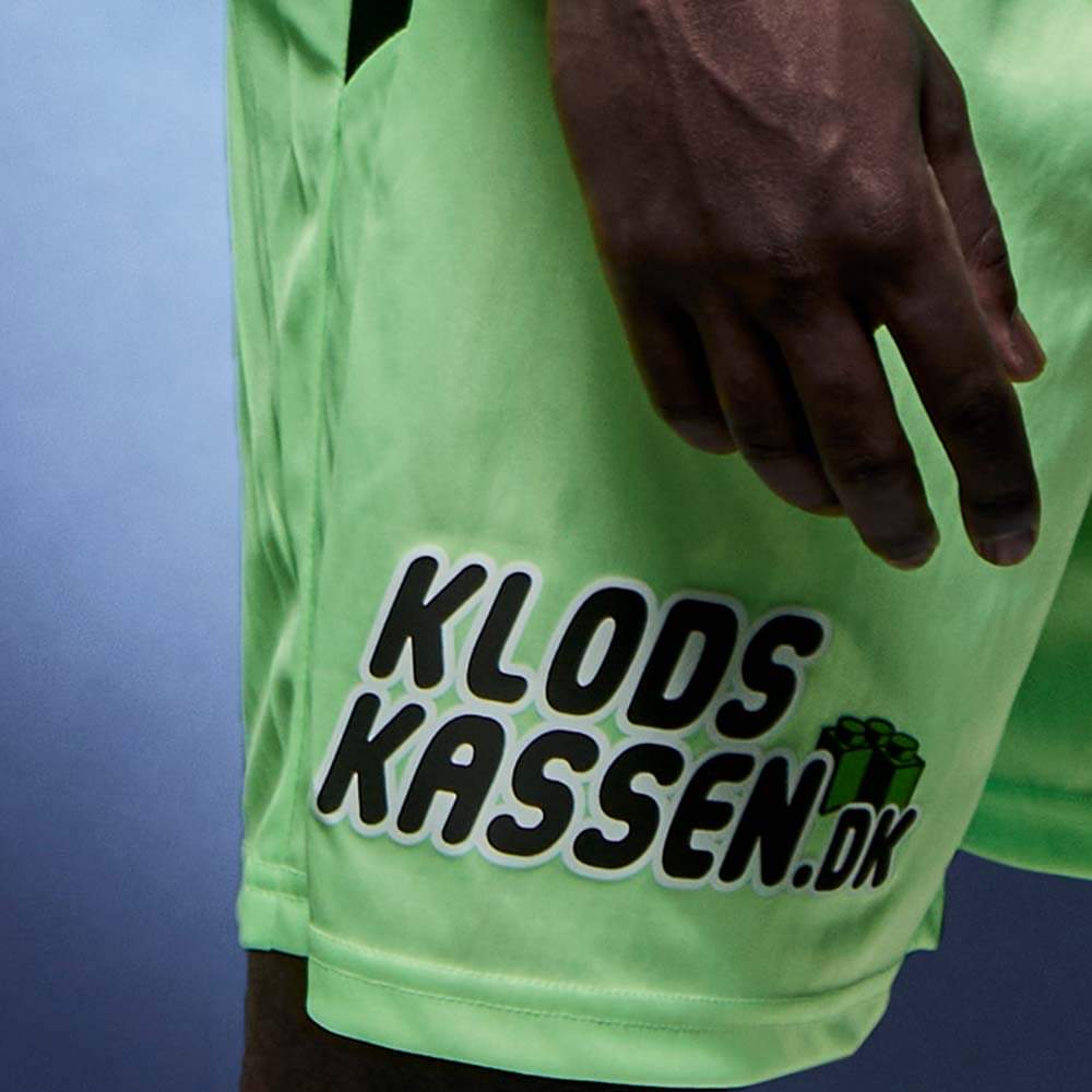 thisisiom's tweet image. New fit. 🧘🏾‍♂️ @thetosinkehinde