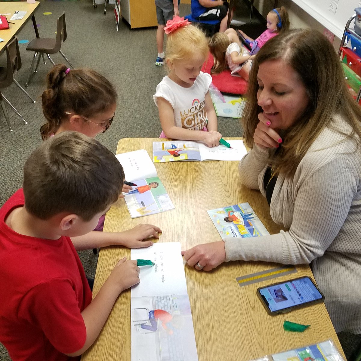 Cool Kinder readers!! Check them out!!! Awesome Guided reading groups!! <a href="/Kuchtas_class/">Ms. Kuchta’s Class</a> <a href="/HumbleISD_HHE/">Hidden Hollow Elementary</a>  #growingtogether