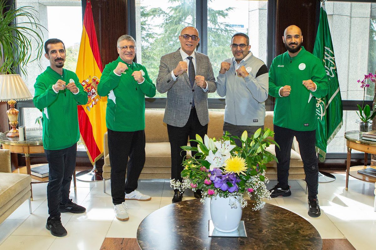 KSAembassyES's tweet photo. استقبل سعادة السفير #عزام_القين بعثة المنتخب السعودي للكيوكوشن والمشاركة في بطولة إسبانيا الوطنية (41) بقيادة الأمين العام للجنة السعودية ورئيس البعثة الأستاذ حمد الدايل. وخلال اللقاء أعرب سعادته عن تمنياته التوفيق والنجاح للمنتخب السعودي في مشاركته الأولى دولياً بهذه البطولة. https://t.co/aDEq6fBYoF