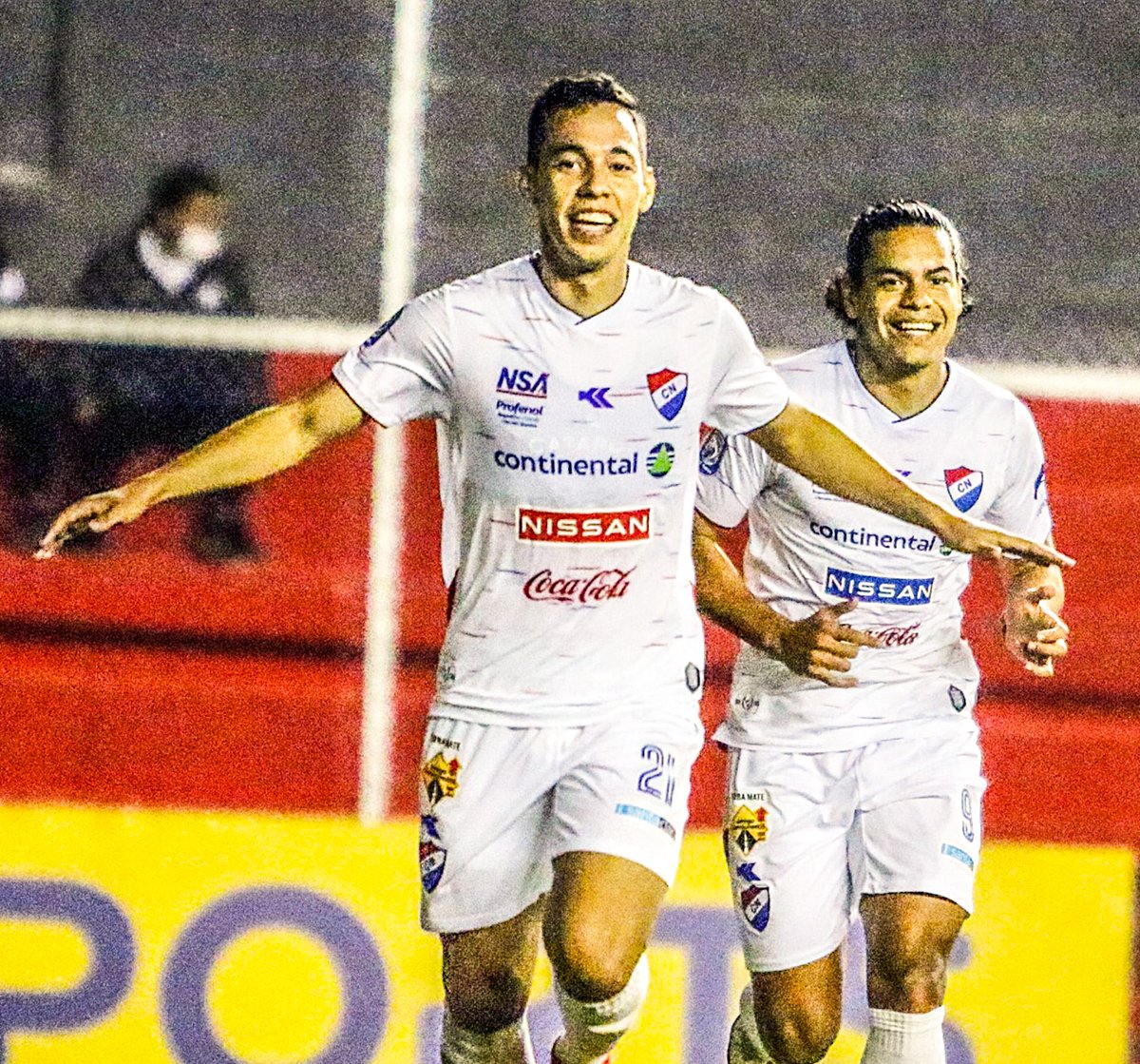 Pedro Aldave: “Creo que Carlos ya cumplió su ciclo en Nacional, tuvo ofertas pero el club lo cotizó muy alto, para el próximo mercado veremos, le iría bien en Brasil o España por la calidad que tiene en los pases filtrados”