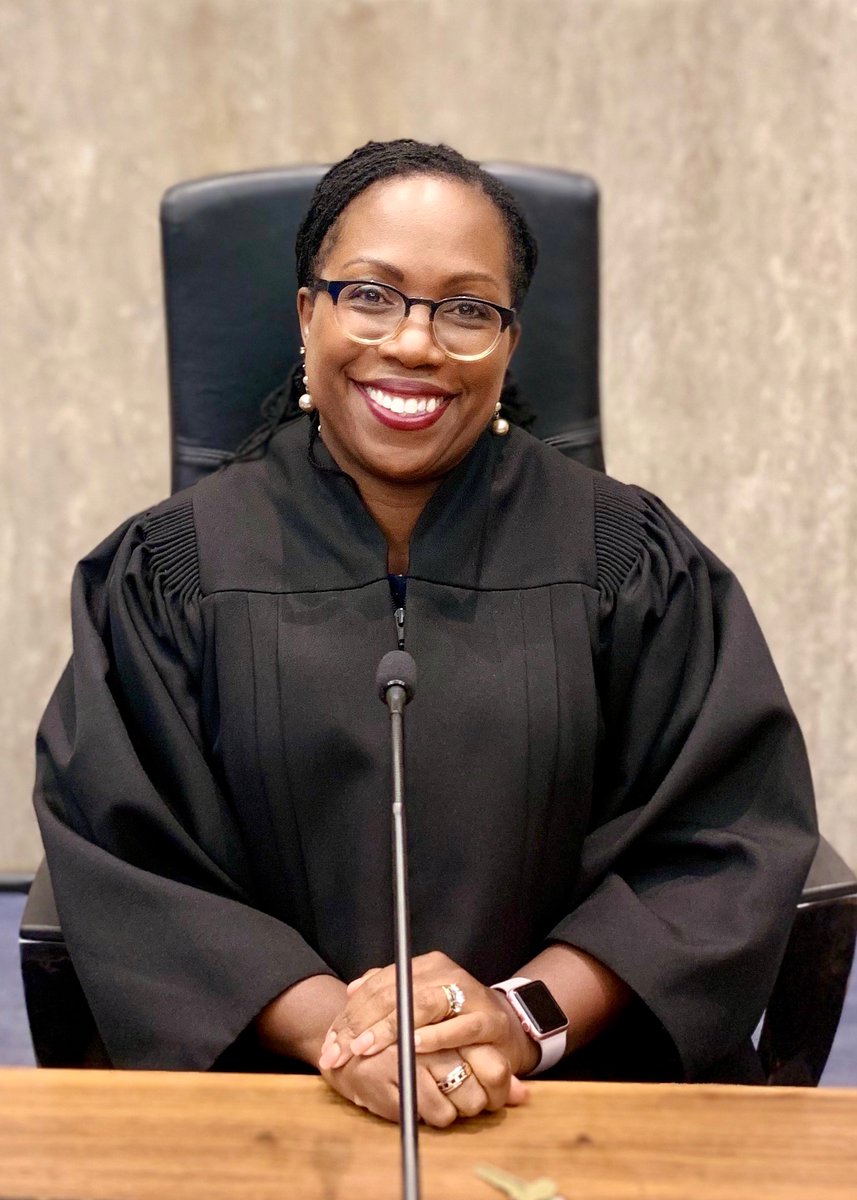 sdcountybar's tweet photo. History was made yesterday when the Senate voted 53-47 to confirm Judge Ketanji Brown Jackson to the #SCOTUS. She will be the first Black woman to serve on the bench. Congratulations #JudgeJackson!  #sdcba #sdlaw https://t.co/LS0gtqYyrj