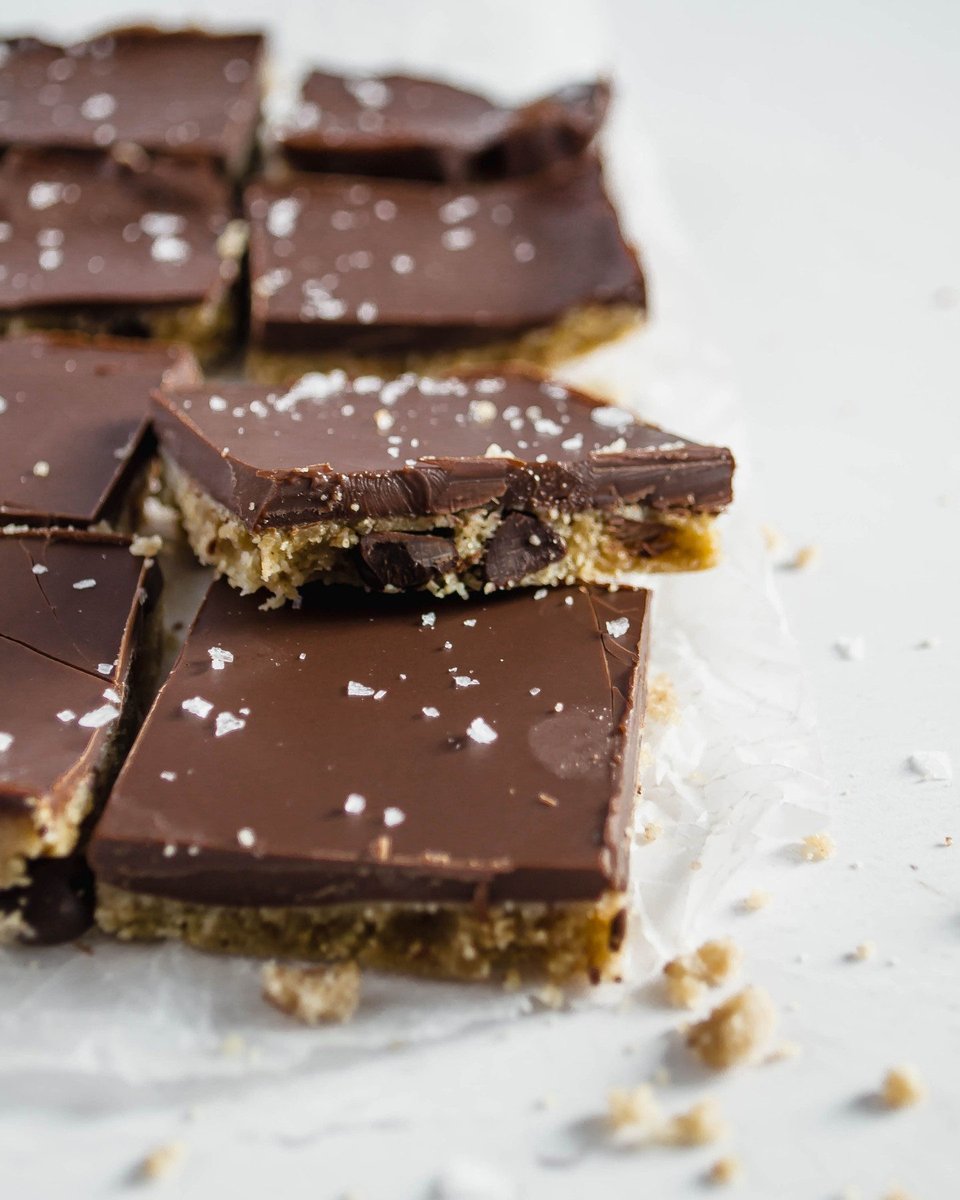 Work hard, snack often 😉🍫 
📸 &amp; Recipe: fitandfullwithsam
Recipe here: bit.ly/3v18lb7