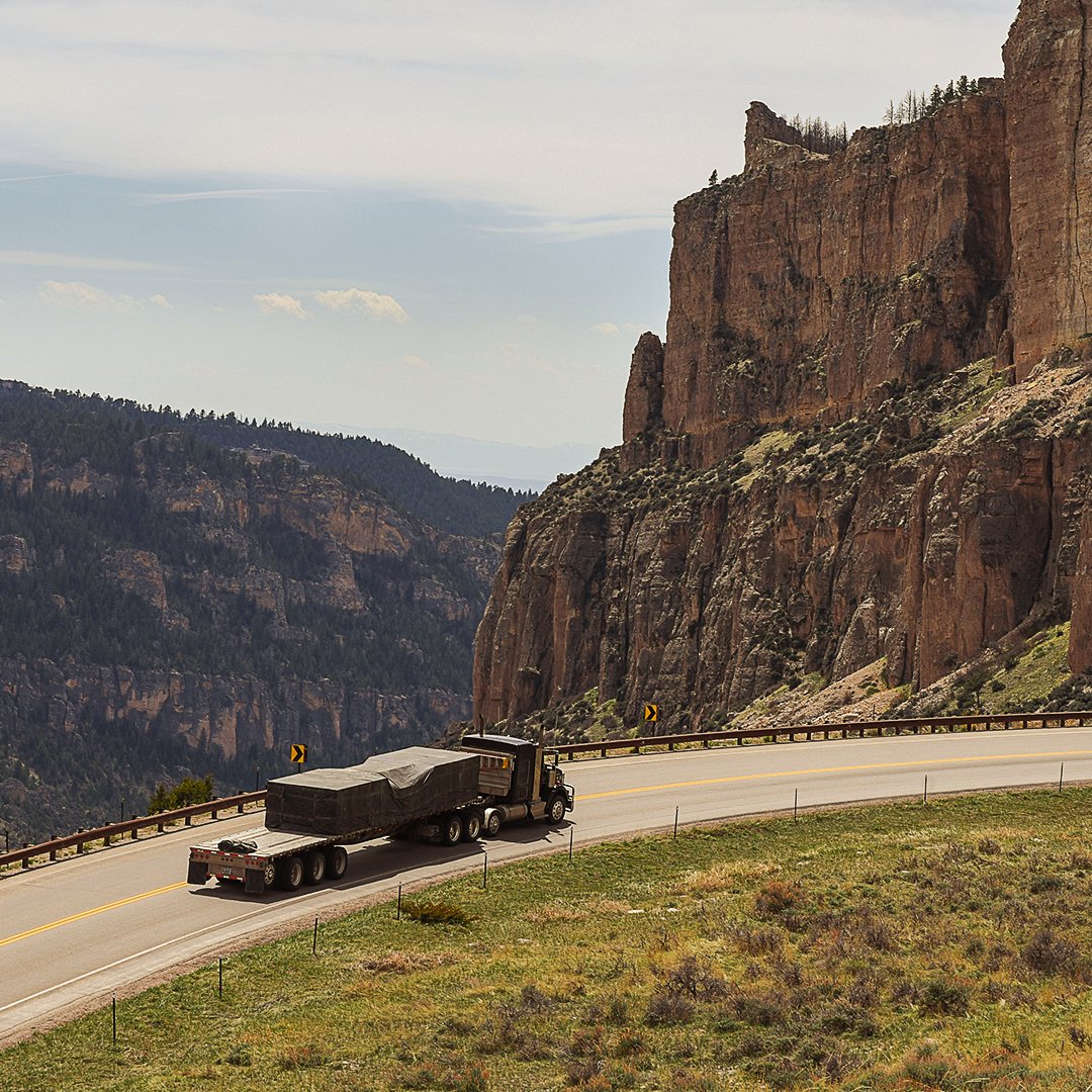 This truck is headed to one of the most scenic landscapes in the USA! 👏  Surprisingly, in this state, you can stand in four different states at once 🤯  Also, this state houses the world's largest natural hot springs swimming pool! 🏊  Any idea where this truck is going?