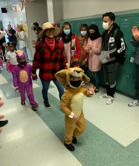 AIC_Dual's tweet photo. Secondary students cheered through the hallways as the elementary school students paraded for “Living Literature Day,” where students dressed up like a literary character! @AlbanyENL #allinforalbany @albanyschools https://t.co/uTjbG88j5o