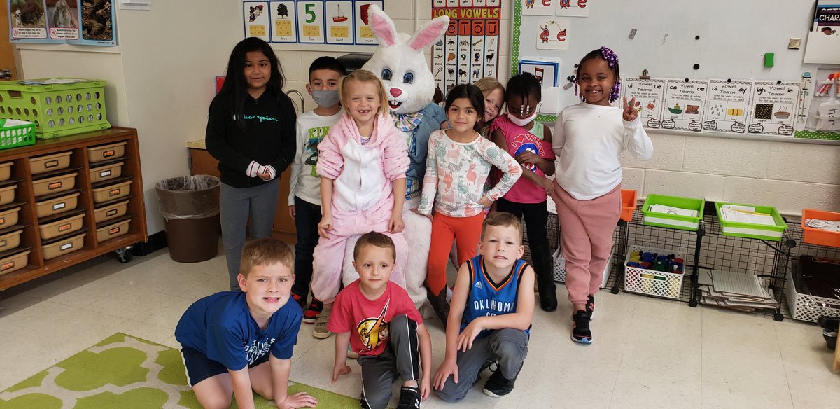 SeiversKinders's tweet photo. Great way to end the week.
A visit from the Easter Bunny and an egg hunt.
@SouthwestES https://t.co/2hZcuhu10e
